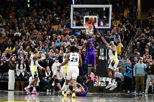 世界赛官网-NBA历史唯二面对同一支球队有过3次压哨绝杀的球员：乔丹和詹姆斯