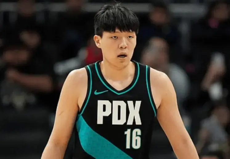 世界赛官网-杨瀚森G联赛半场出战15分钟，得到10分10篮板2助攻1盖帽