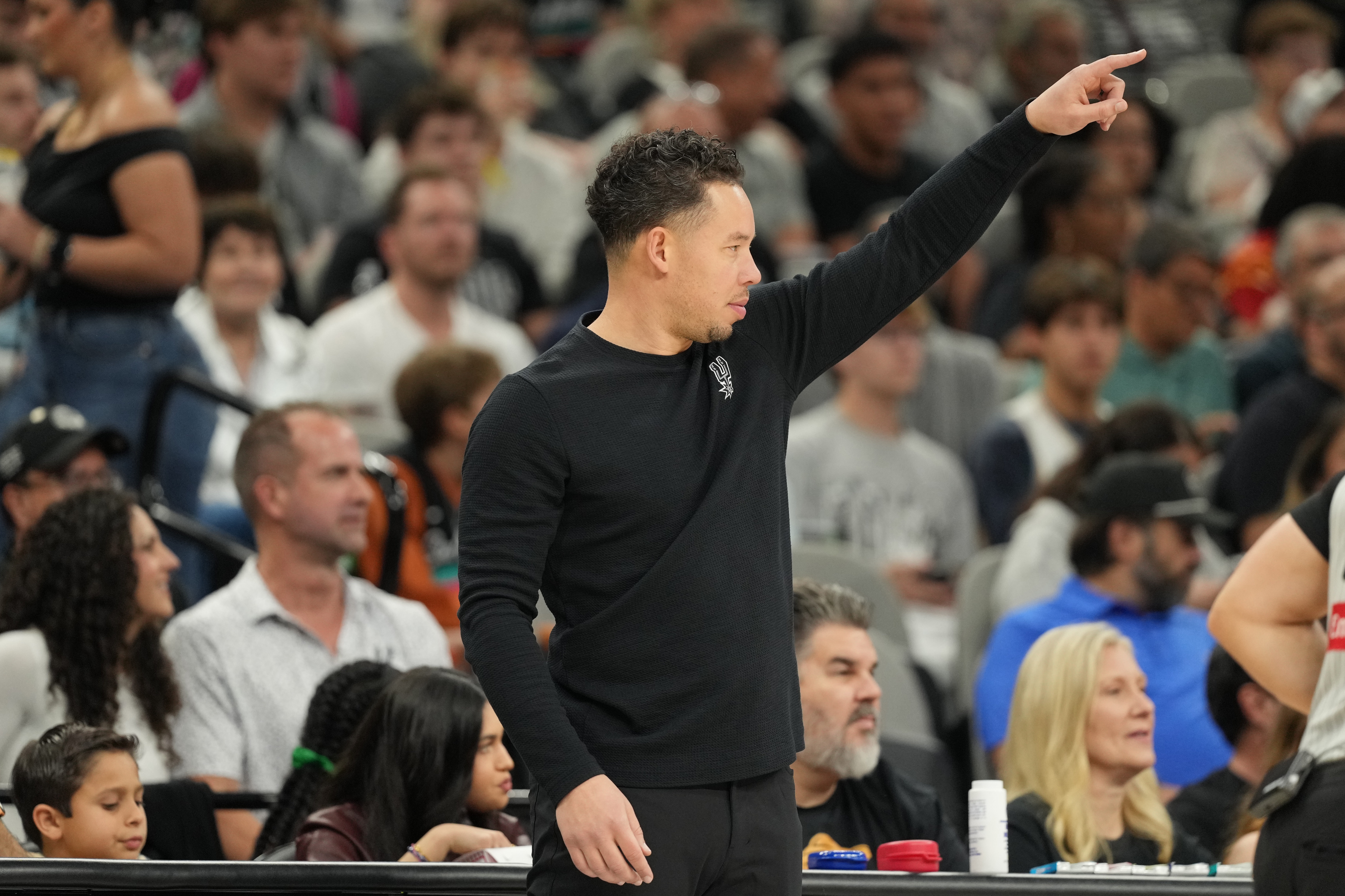 马刺今日仅得98分赛季首次不过百 输21分创本赛季最大输分差